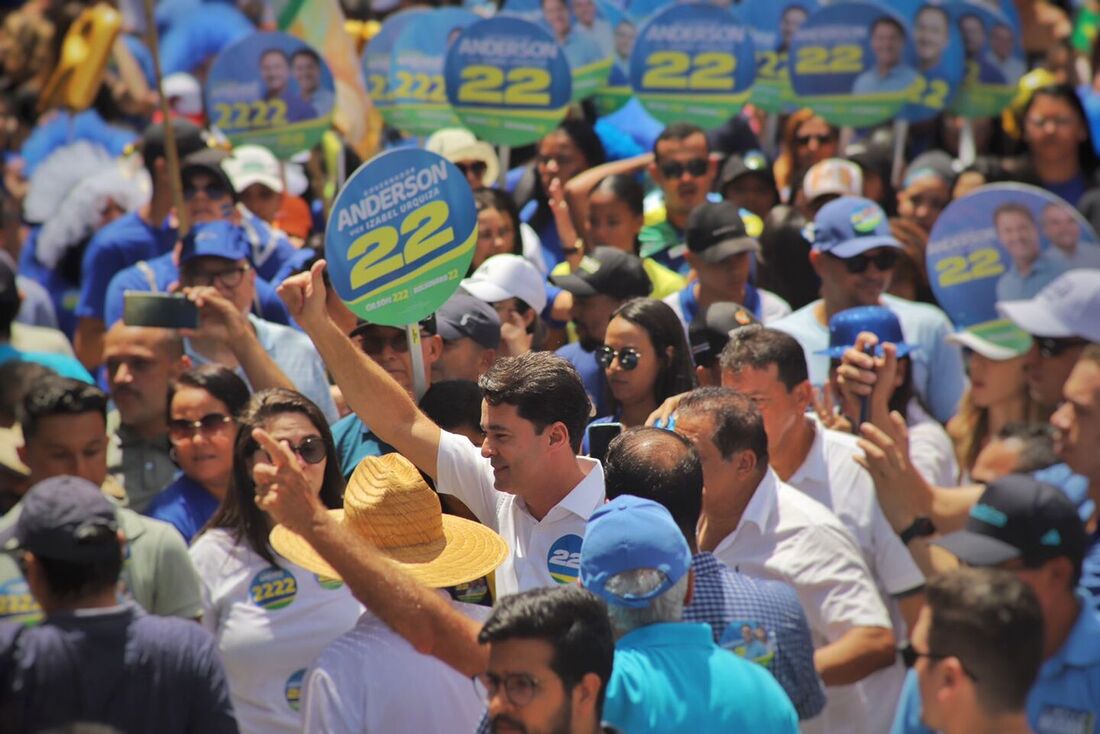 No Cabo, Anderson aproveitou para discutir segurança pública com a população