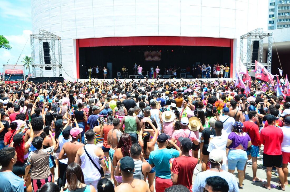 Parada da Diversidade do Recife acontece neste domingo (22)