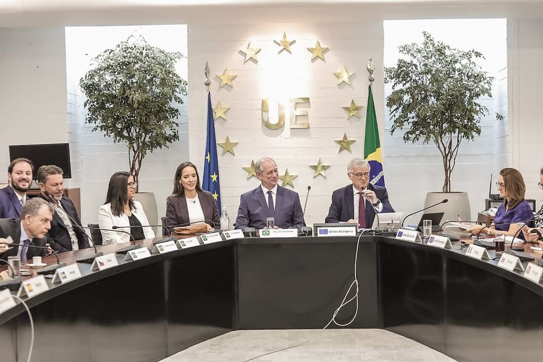 Ciro Gomes se reúne com embaixadores da União Europeia