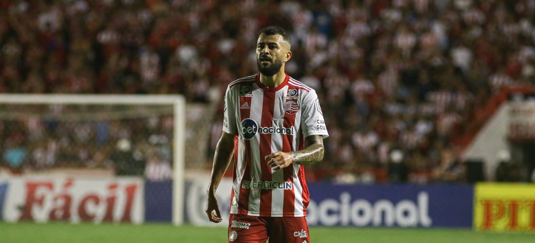 João Lucas em campo contra o Brusque