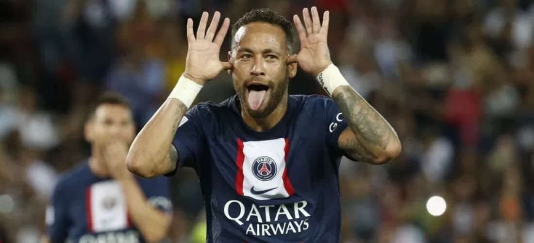 Neymar está há 16 jogos consecutivos marcando ou dando assistência 