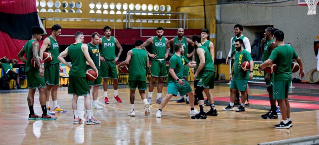 Seleção brasileira de basquete em preparação para disputa da Copa América, no Recife