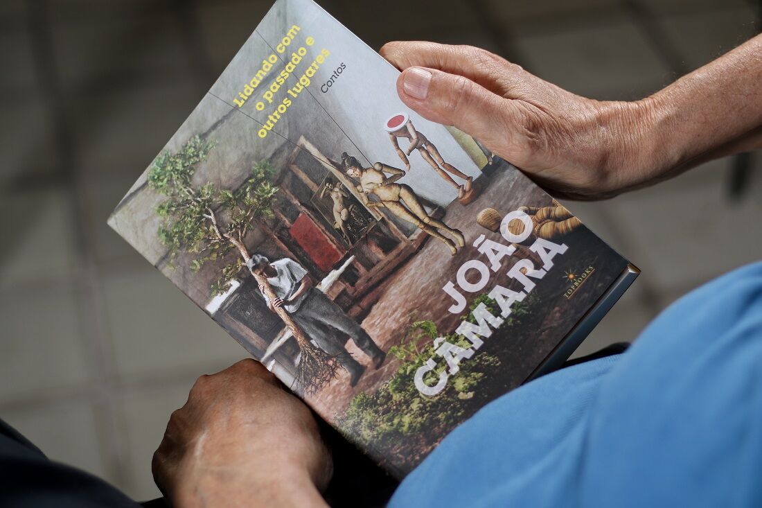 Livro reúne 44 contos de João Câmara