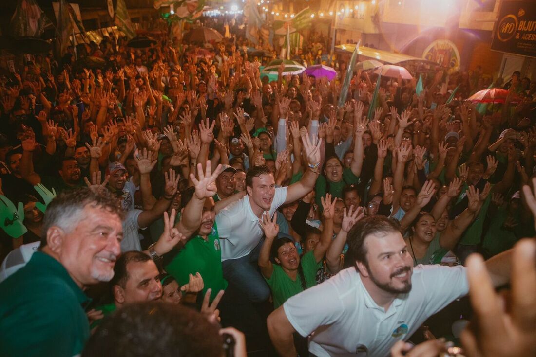 Candidato a governador interagiu com o público, arriscando até dançar o passinho