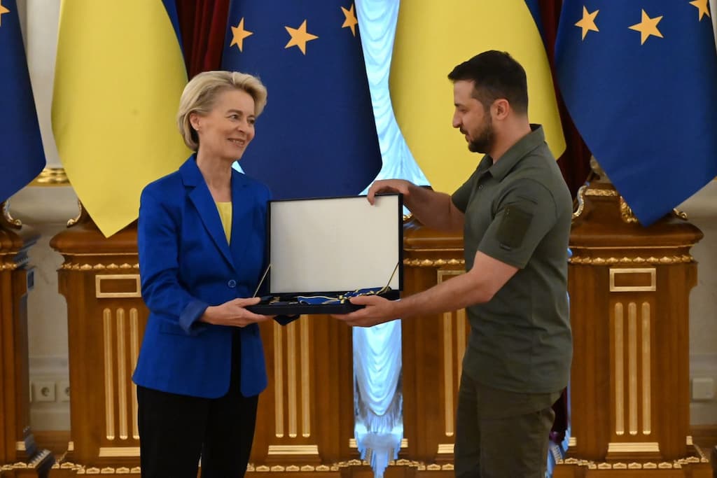 Ursula Von der Leyen e Volodymyr Zelensky. A visita coincide com o encontro dos presidentes da Rússia e da China, Vladimir Putin e Xi Jinping, à margem da reunião de cúpula no Uzbequistão da Organização de Cooperação de Xangai (OCX)