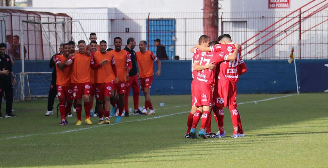 O ila Nova deixou a zona de rebaixamento da Série B após vitória contra o Brusque