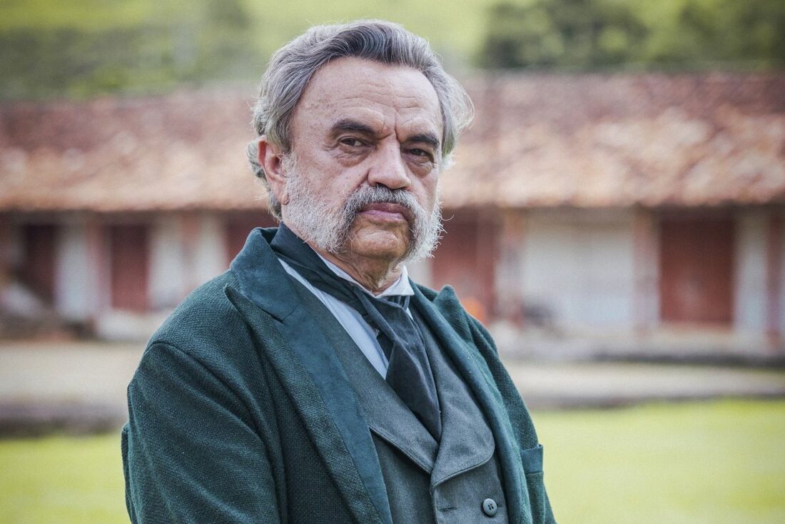 José Dumont como Coronel Eudoro, na novela Nos Tempos do Imperador (2021)