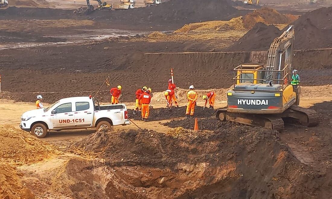 Bombeiros buscam vítimas de Brumadinho três anos após a tragédia