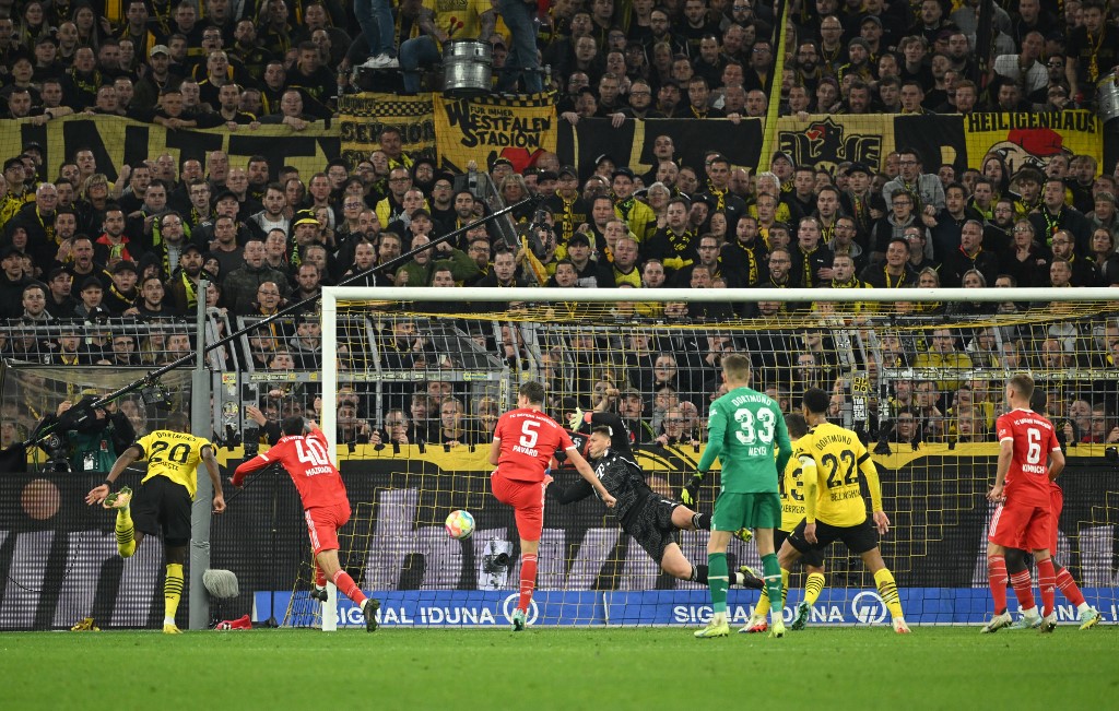 Momento em que o atacante Anthony Modeste marca o gol de empate do Borussia Dortmund, aos 49 minutos do segundo tempo