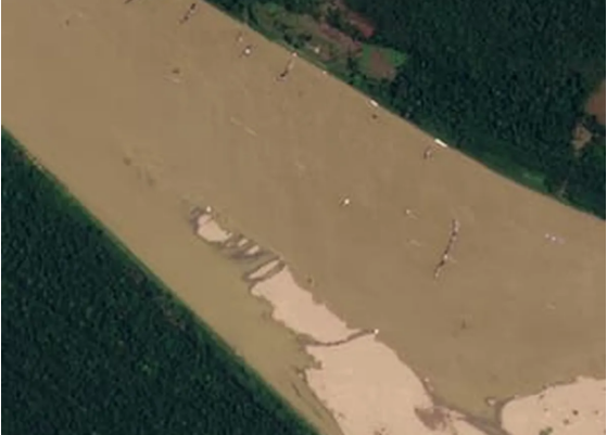 Imagens de satélite do Greenpeace indicariam presença de balsas de garimpo na região do Rio Madeira 