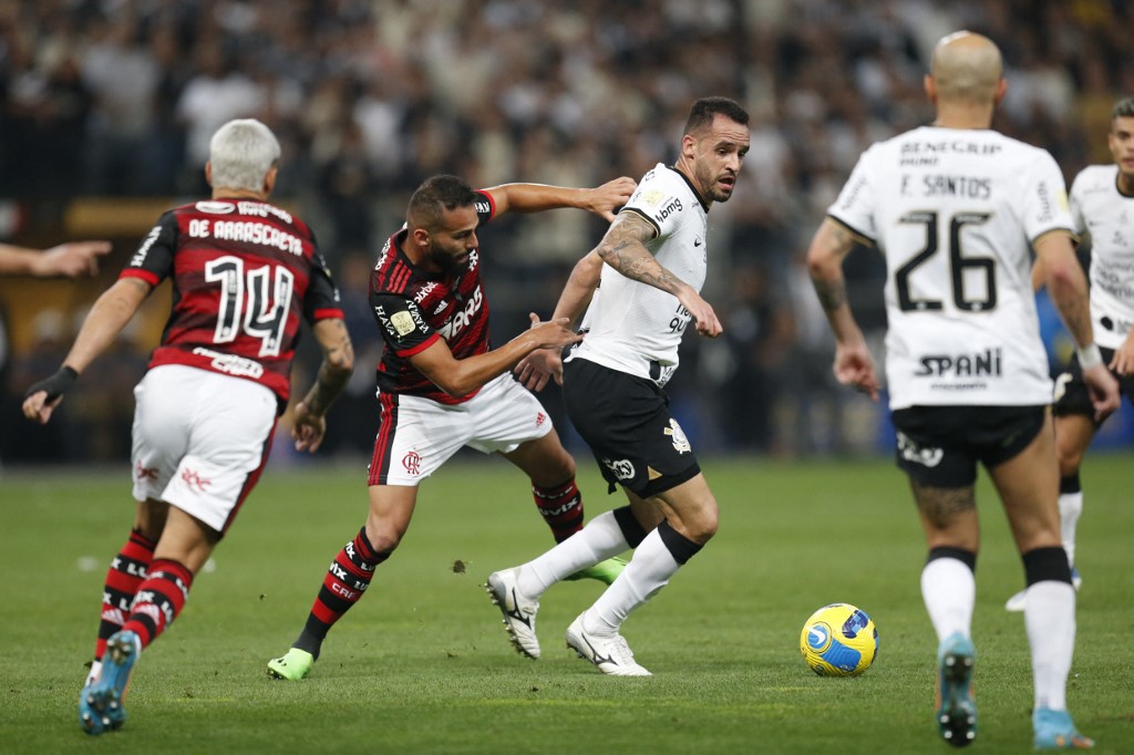 Flamengo bate o Corinthians e bota o 'pé' na semifinal da Copa