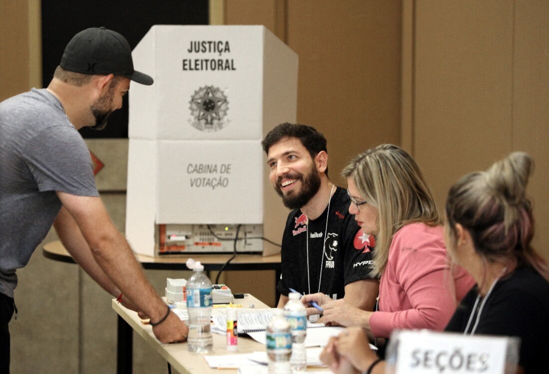 País que registra maior número de eleitores brasileiros no exterior, Estados Unidos registraram longas filas nos locais de votação