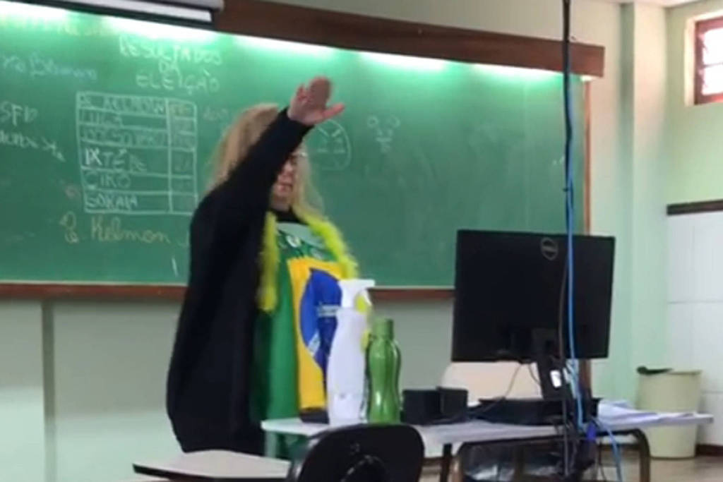 Professora faz gesto nazista em sala de aula no Paraná