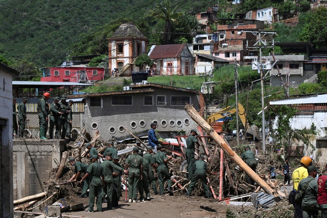 Deslizamento arrasou pequena cidade industrial de Las Tejerías, no centro da Venezuela