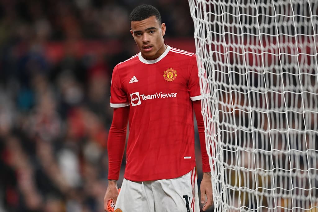 O atacante do Manchester United, Mason Greenwood, foi acusado de tentativa de estupro, envolvimento em comportamento controlador e coercitivo e agressão que causou danos corporais reais, disseram os promotores no sábado, 15 de outubro