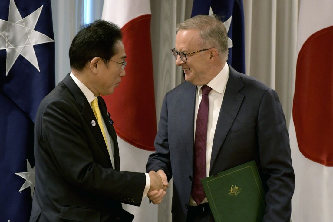 Primeiro-ministro japonês Fumio Kishida e premiê australiano Anthony Albanese 