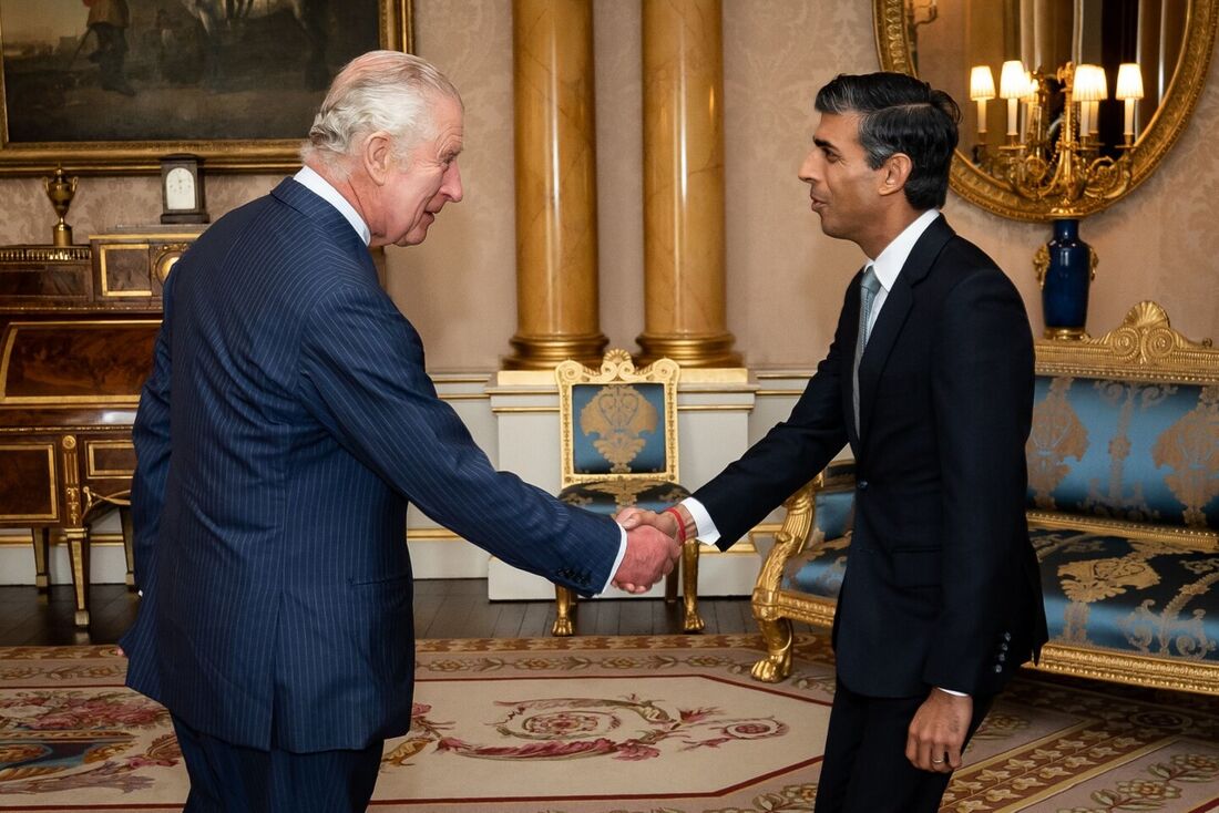 Rishi Sunak é nomeado primeiro-ministro britânico pelo rei Charles III