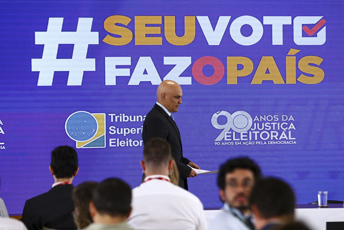 Ministro Alexandre de Moraes, presidente do Tribunal Superior Eleitoral (TSE), chegando em coletiva no Centro de Divulgação das Eleições