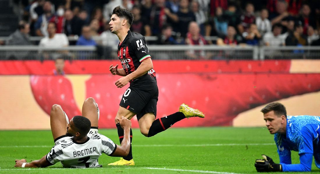 Brahim Diaz (em pé) selou a vitória do Milan contra a Juve