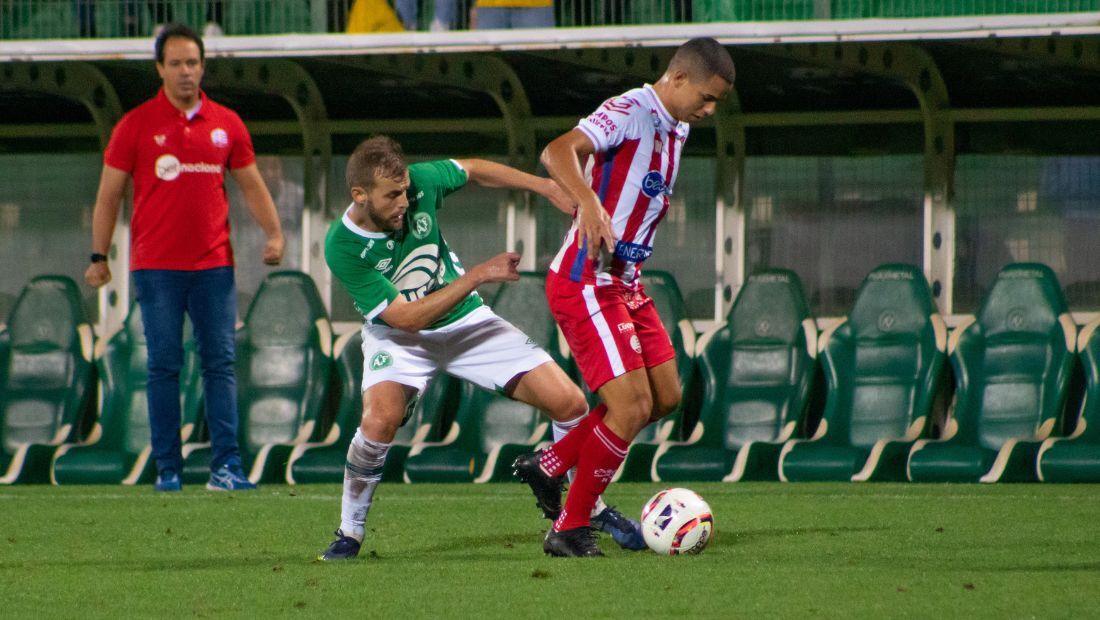 Chapecoense-SC tenta incluir outro jogador na negociação com Foguinho e  acerto com Remo trava