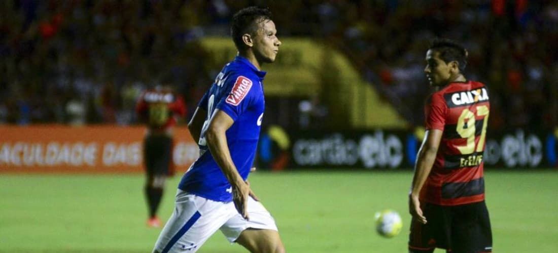 O Cruzeiro venceu o Sport, na Ilha do Retiro, em 2016