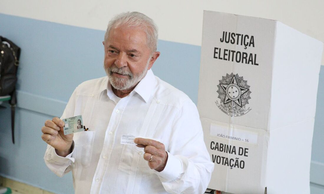 Lula votando em 2022