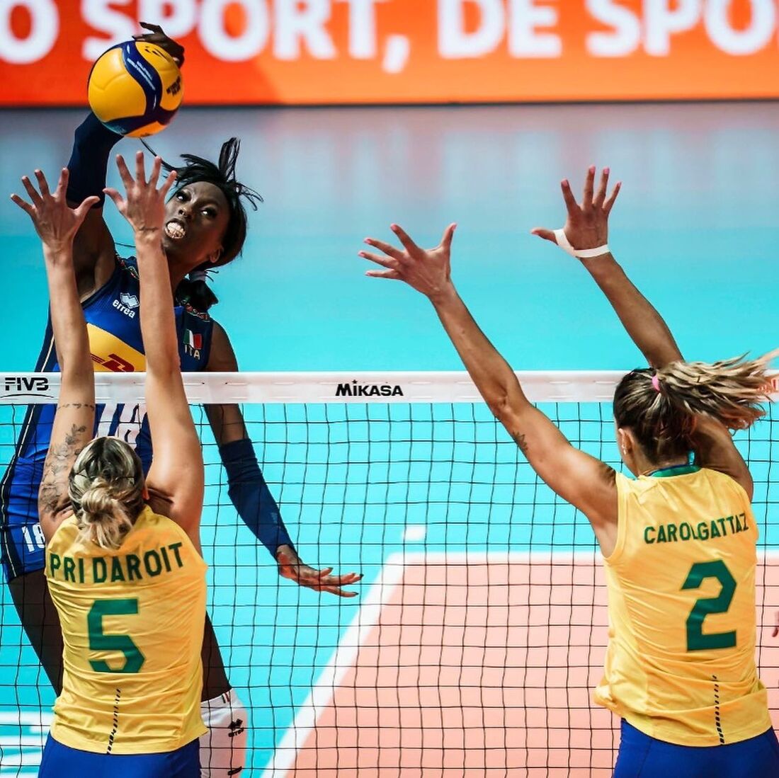 Seleção brasileira feminina de vôlei vence Itália e vai à final do mundial