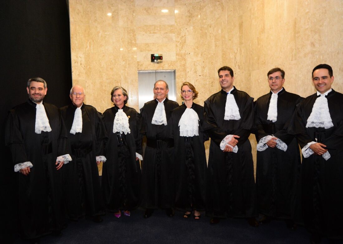 Esquerda p/ direita: Leonardo Resende; Sebastião Vasques; Germana Moraes; Francisco Alves; Joana Carolina; Rodrigo Tenório; Frederico Dantas e Leonardo Coutinho