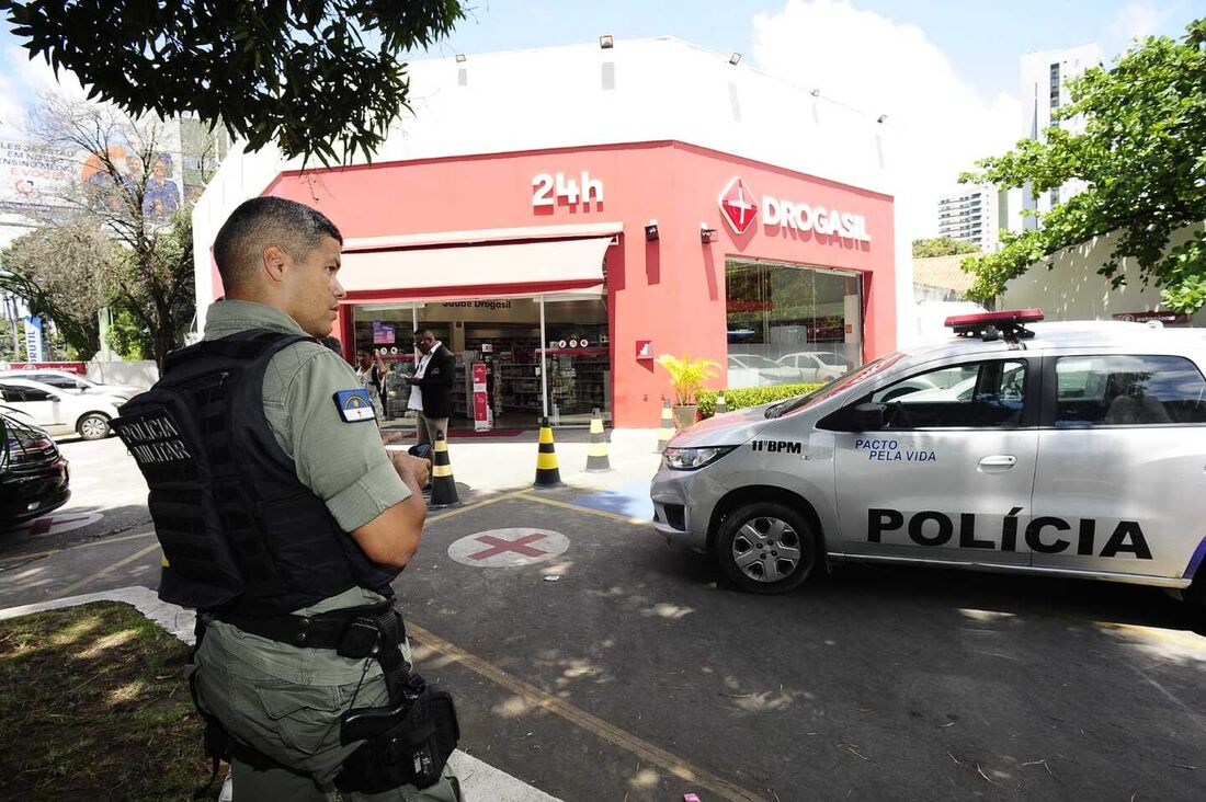 A polícia chegou ao local e afirmou que o caso está em apuração, por isso ainda não divulgou informações sobre o ocorrido