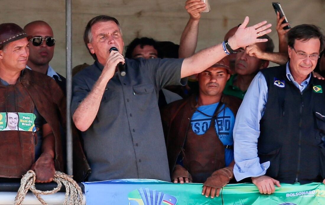 Jair Bolsonaro discursando em Boa Viagem
