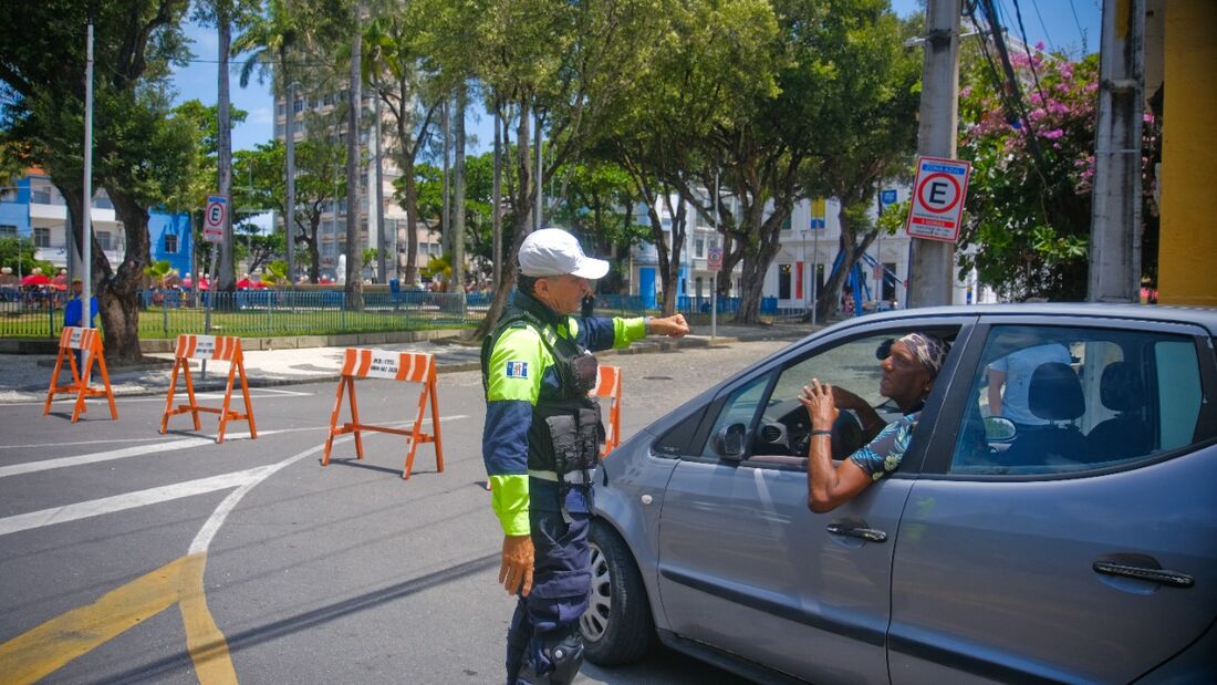 Bairro do Recife ganha esquema especial para dar mais espaço e segurança aos pedestres/ Na foto: Rua da Guia