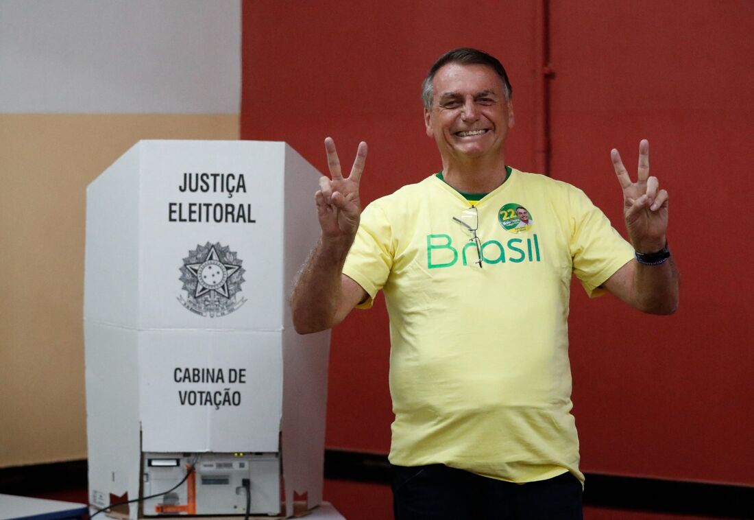 Bolsonaro vota no segundo turno das eleições