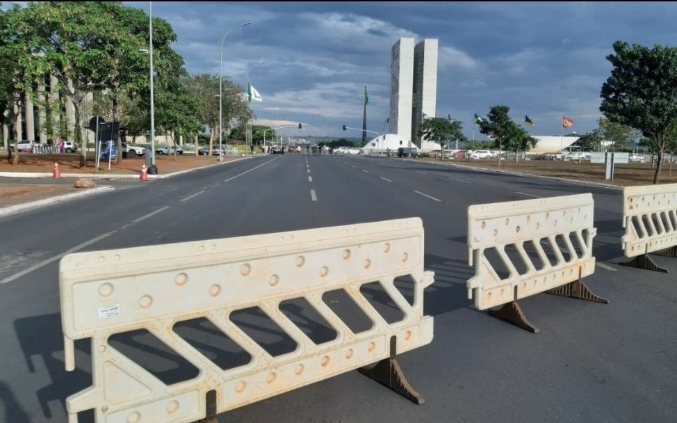 Bloqueio na Esplanada dos Ministérios, nesta segunda-feira (31)