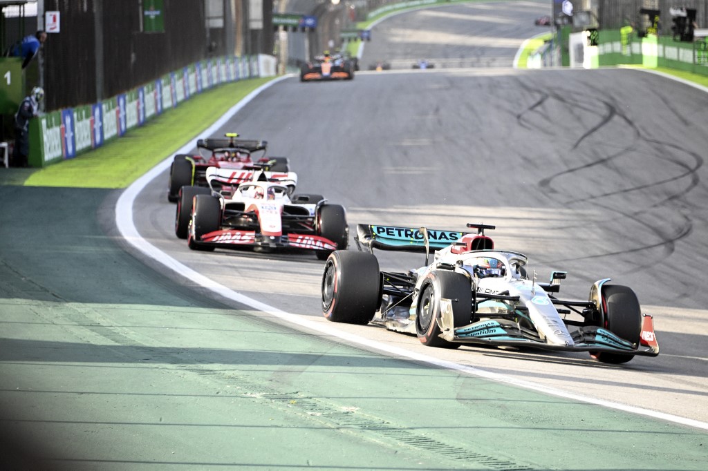 Russell liderou corrida sprint em Interlagos neste sábado (11)