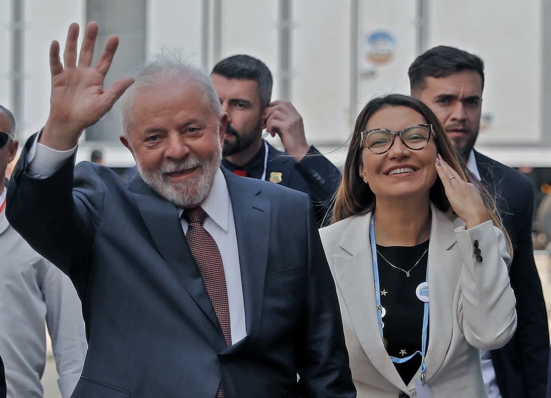 Presidente eleito do Brasil, Lula, recebido com aplausos na COP27