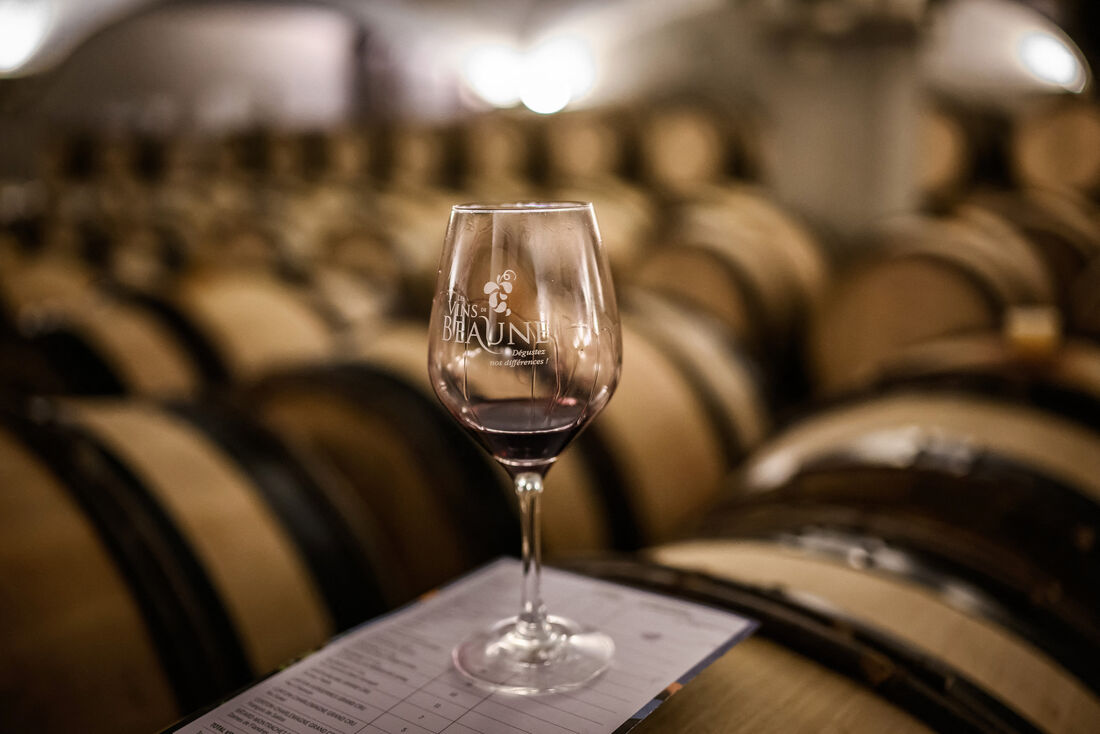 O leilão vinícola de Hospices de Beaune, na região francesa de Bourgogne, terminou neste domingo (20) com um sucesso "excepcional"