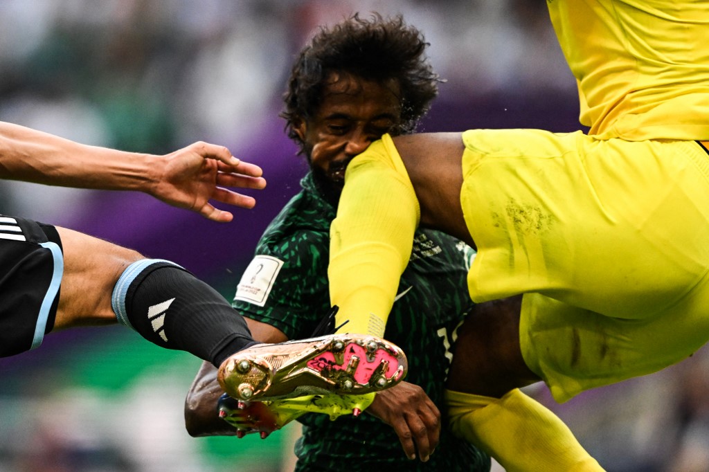 Yasser Al-Shahrani, da Arábia Saudita, está fora da Copa