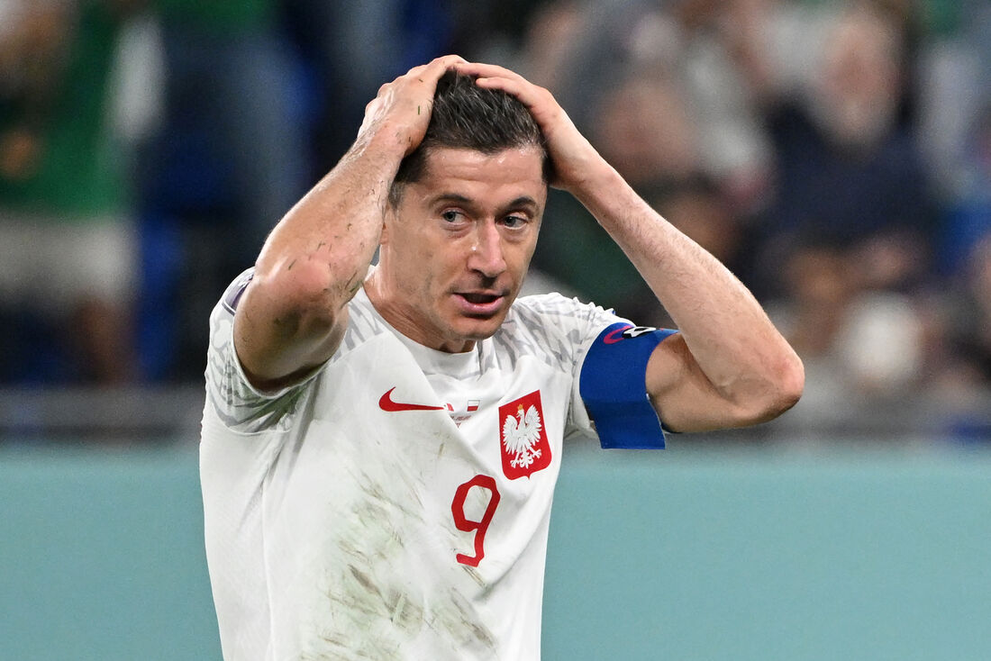 Atacante Robert Lewandowski perdeu pênalti contra o México