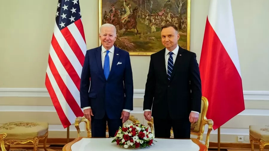 Segundo a Casa Branca, presidente Joe Biden conversou com o homólogo polonês Andrzej Duda nesta terça-feira (15)