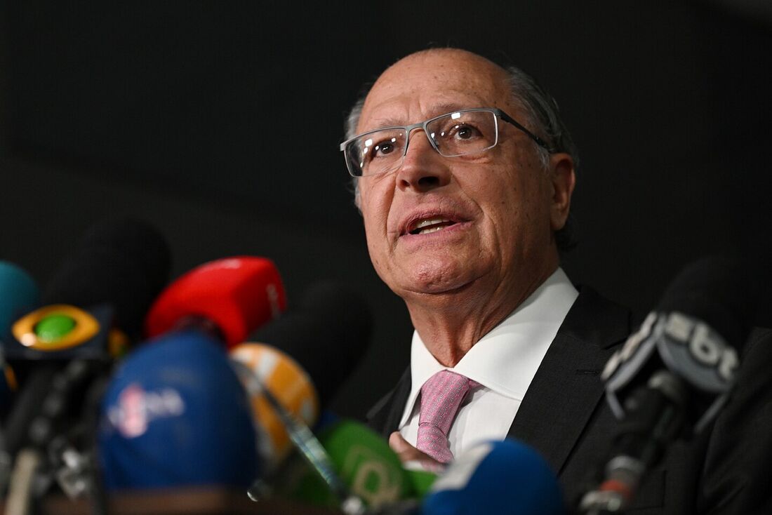 Alckmin ressaltou, porém, que a regra em si não está contida na "Proposta de Emenda à Constituição (PEC) da Transição"