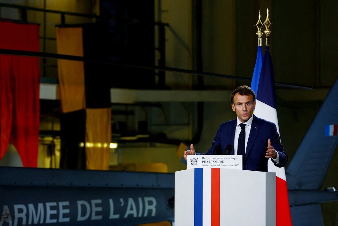  Emmanuel Macron discursa sobre estratégias de defesa em Toulon