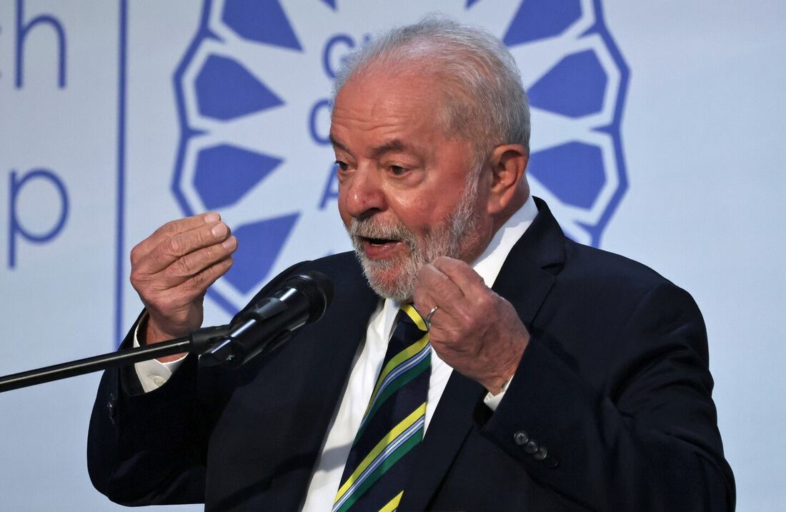 O presidente eleito do Brasil, Luiz Inácio Lula da Silva, fala durante a conferência do clima COP27 na cidade turística de Sharm el-Sheikh, no Mar Vermelho, no Egito, em 16 de novembro de 2022