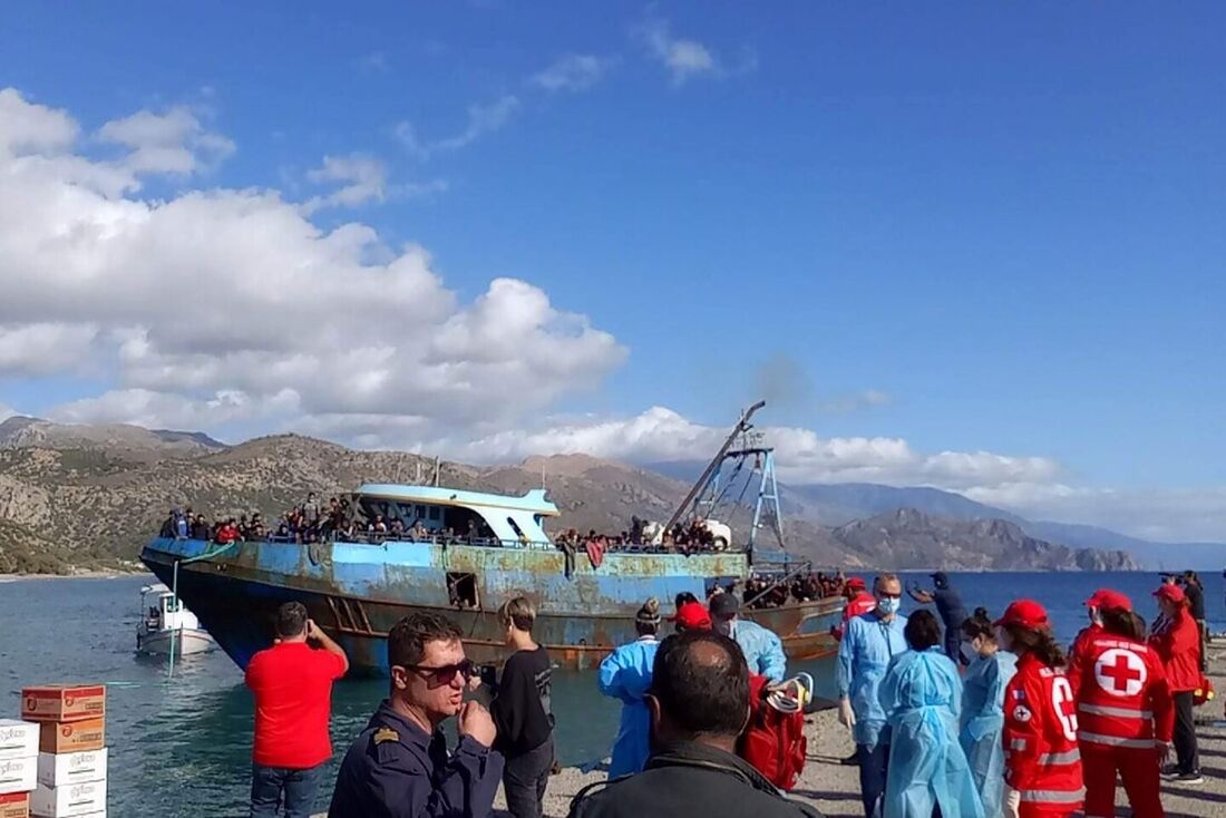 Resgate do pesqueiro com migrantes no sudoeste da Ilha de Creta (Arquivo)