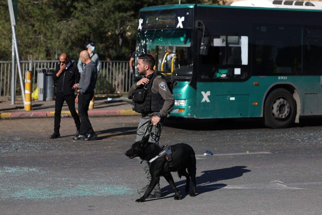 Ataques contra pontos de ônibus deixam um morto e 14 feridos em Jerusalém