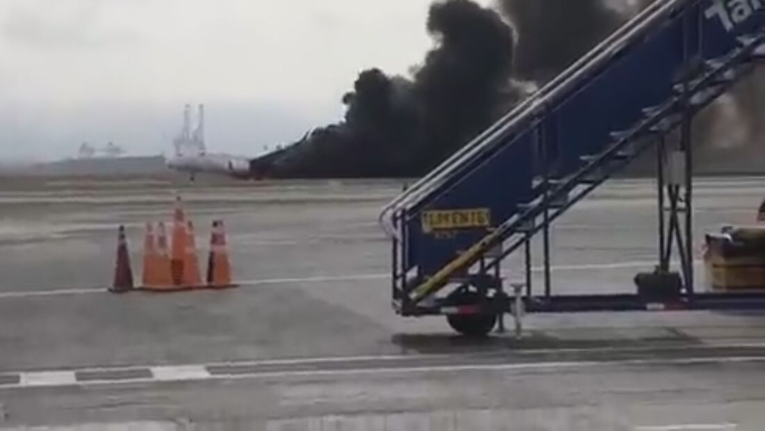 Avião colidiu com um caminhão durante o processo de decolagem