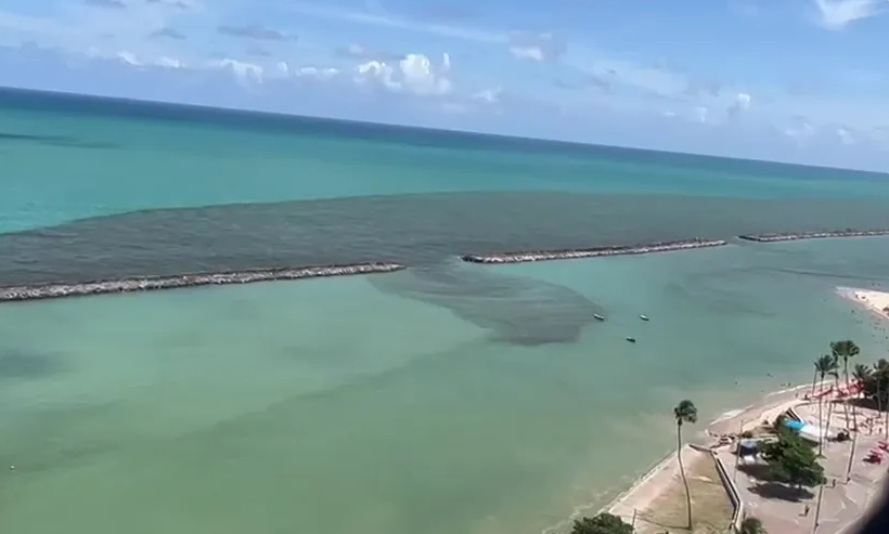 Mancha foi vista na manhã deste domingo (20)