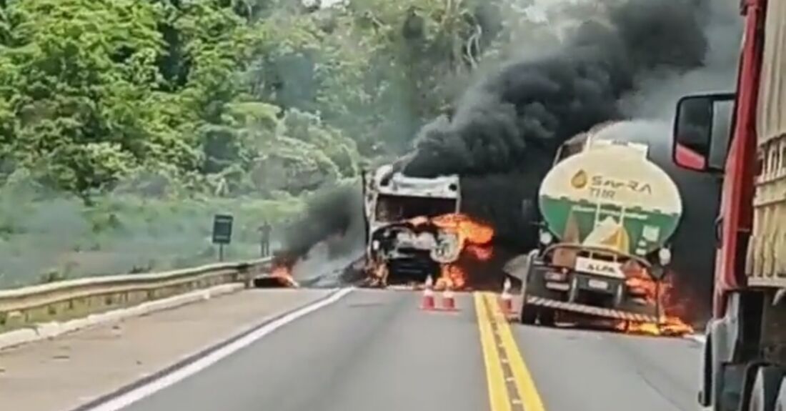 Caminhão pegando fogo no MT