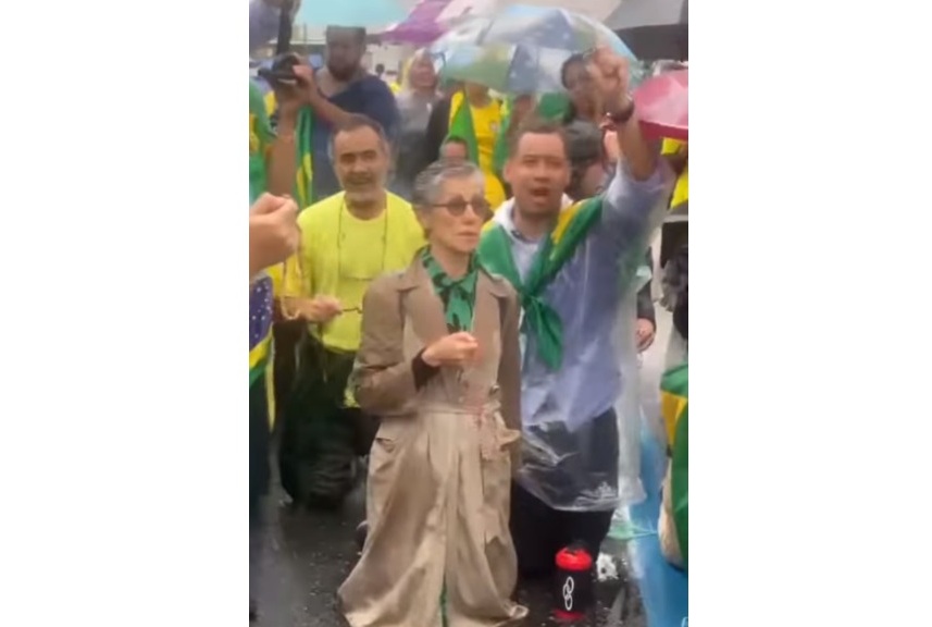 Cássia Kis em manifestação bolsonarista