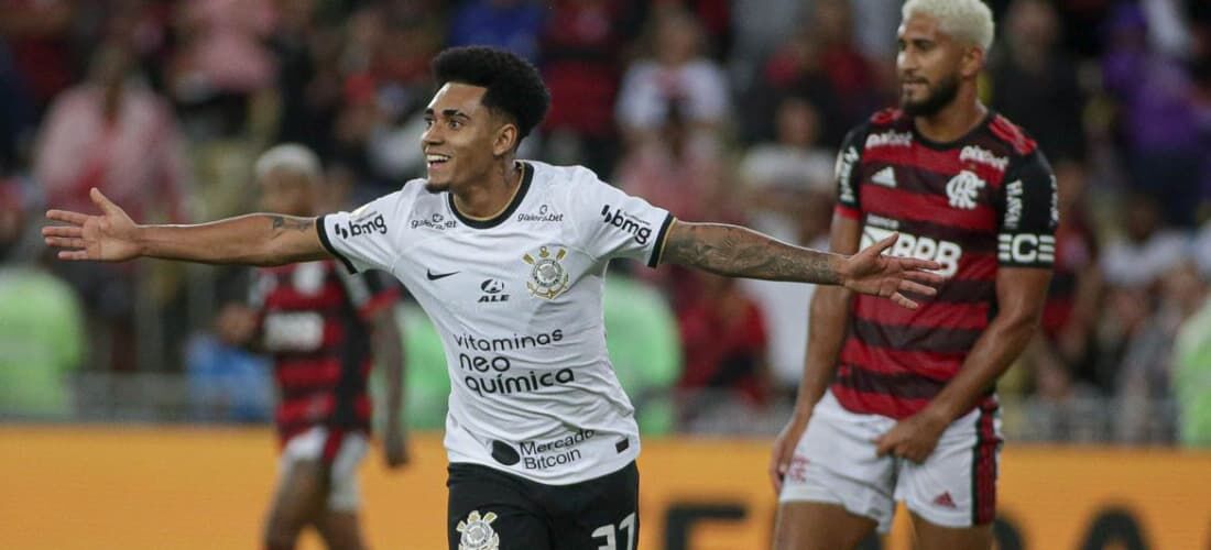 Du Queiroz abriu o placar para o Corinthians no Maracanã 