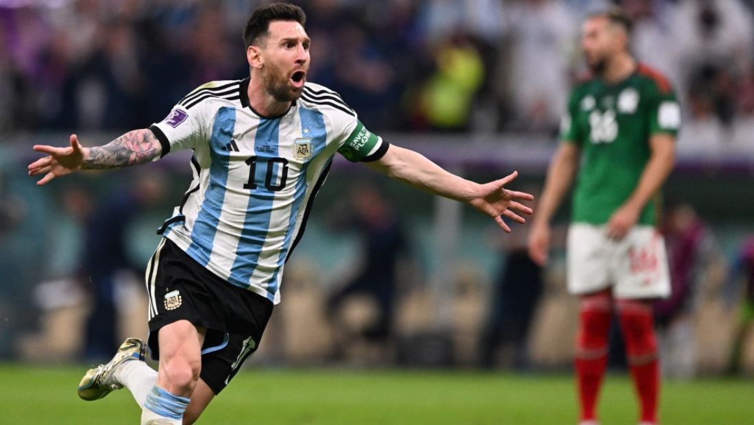 Com gol de Messi e golaço de promessa, Argentina vence México e